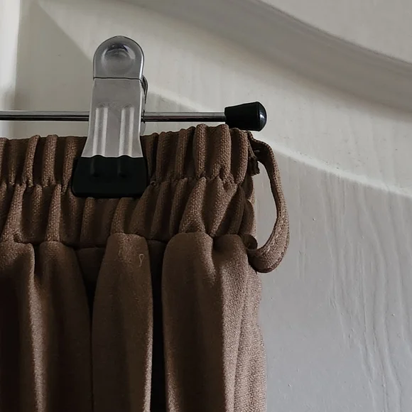 Elegant Brown Pleated Skirt - Picture 4 of 4